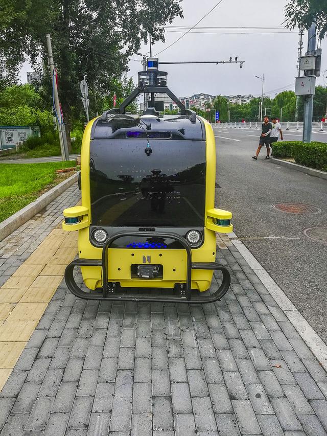 人车混行环境中的通行与等待策略案例